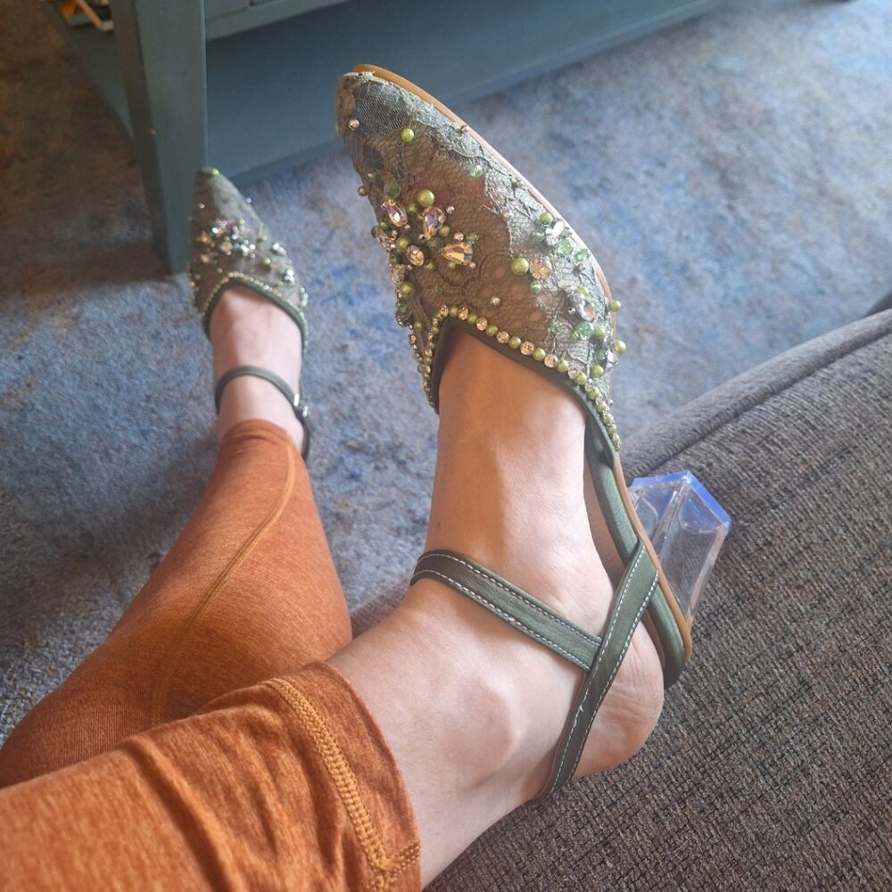 Beautiful Cinderella-like shoes size 8